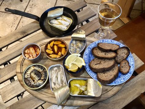 Canned Fish Charcuterie, Tinned Fish Aesthetic, Canned Fish Recipes, Tin Fish, Grilled Sardines, Restaurant Inspiration, Canned Fish, Tinned Fish, Canned Seafood