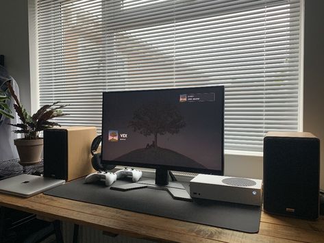 Xbox Series S Desk Setup, Xbox Series X Setup, Xbox Series S Setup, Setup Minimalista, Xbox Gaming Setup, Xbox Setup, Minimalist Setup, Computer Desk Setup, Home Studio Setup