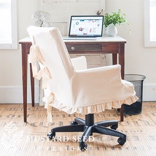 Megan's office chair has a new dress... #slipcovers #officemakeover #farmhousestyle #furnituremakeover Desk Chair Makeover, Plastic Chair Design, Office Chair Makeover, Office Chair Cover, Miss Mustard Seed, Chair Slipcover, Chair Makeover, Office Makeover, Diy Makeover