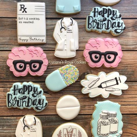 Brain Cookies Decorated, Psychology Graduation Party Ideas, Psychology Themed Party, Psychology Graduation Party, Brain Cookies, Decorator Cookies, Nurse Graduation Party Decorations, Grad Cookies, Appreciation Cookies