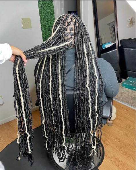 Faux Locks With Color, Black And White Soft Locs, Long Locs With Color, Fox Locs With Color, Long Distressed Locs With Color, Soft Locs Blonde And Black, Black And Blonde Locs Black Women, Soft Locs Color Ideas Black Women, Soft Locs With Color In The Back