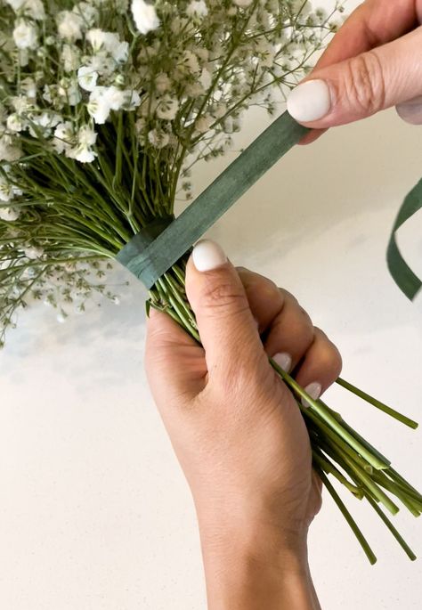 Sams Wedding Flowers, Baby's Breath Bridal Bouquet, Diy Bridesmaid Bouquet, Baby's Breath Bouquet, Bridesmaid Bouquet White, White Flower Bouquet, Bouquet Tutorial, Diy Bridal Bouquet, Jungle House