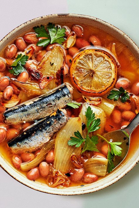 Braised Beans, Fennel Recipe, Sardine Recipes, Fennel Recipes, Feel Good Food, Cheap Dinners, Dinner Plan, Bean Soup, Bean Recipes