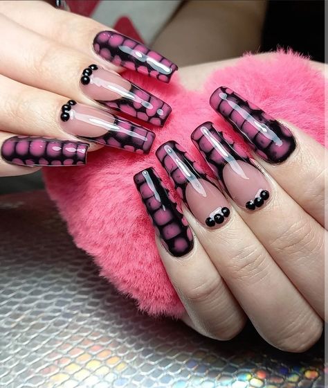 Uñas de cocodrilo serpiente Black And Pink Croc Nails, Pink Croc Nails, Nails Black And Pink, Snake Print Nails, Croc Nails, Self Nail, Print Nails, Croc Print, Nails Black