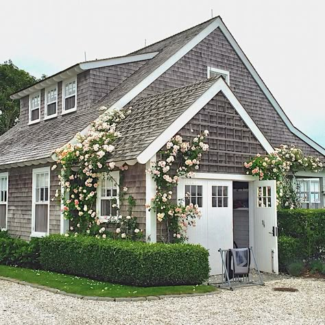 Nantucket Style Homes, Nantucket House, Nantucket Cottage, Architecture 101, Nantucket Home, Nantucket Style, Café Design, Nantucket Island, Cottage Exterior