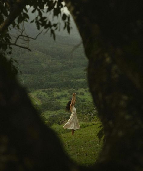 Rural Photoshoot, Photoshoot Ideas Forest, Dance Aesthetic, Nature Photoshoot, Ethereal Aesthetic, Fotografi Vintage, Dreamy Photography, Portrait Photos, Art Pastel