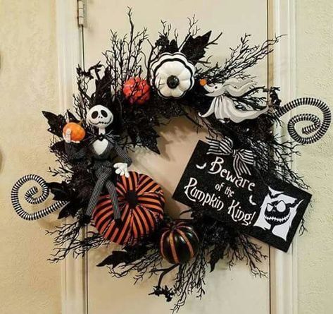 30+ Creepily stunning DIY Halloween Wreath ideas - Hike n Dip Spirit Week Ideas, Halloween Wreath Ideas, Themed Wreaths, Nightmare Before Christmas Wreath, Diy Halloween Dekoration, Nightmare Before Christmas Tree, Wreaths Design, Nightmare Before Christmas Wallpaper, Halloween Decor Diy