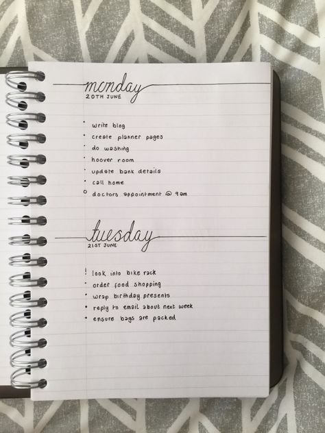 10 Unique Bullet Journal Daily Layout Ideas – Bullet Journals and BuJo Enthusiasts Blog Journal Daily Layout, Bullet Journal Daily Layout, Bullet Journal Lined Paper, Bullet Journal Lines, Chek List, Bullet Journal Daily Spread, Bullet Journal Daily, Money Rules, Daily Bullet Journal