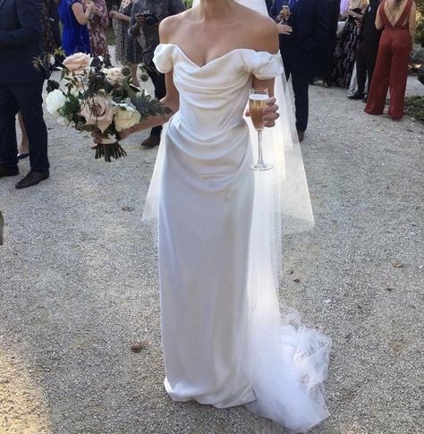 steen on Twitter: "thinking about these vivienne westwood bespoke bridal gowns... dreamy… " Vivienne Westwood Cocotte, Satin Birthday Dress, Vivienne Westwood Wedding Dress, Vivienne Westwood Wedding, Wedding Dress Satin, Light Wedding Dresses, Long Gown For Wedding, Simple Bridal Gowns, Preowned Wedding Dresses