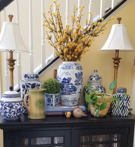 Chinese Vase Decor Living Rooms, Blue And White Decorating Ideas, Blue Willow Decor, Flower Park, French Country Decorating Living Room, Blue And White Living Room, Dutch Tulip, Sunny Morning, Blue And White Decor