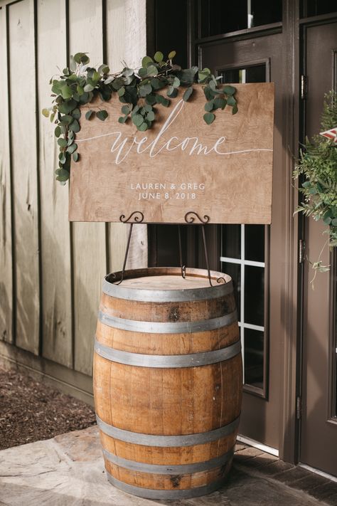 Wine Farm Wedding Ideas, Vineyard Wedding Ideas Decoration, Winery Reception Ideas, Vineyard Party Ideas, Neutral Outdoor Wedding Decor, Winery Theme Wedding, Tuscan Winery Wedding, Winery Party Decorations, Engagement Party Winery