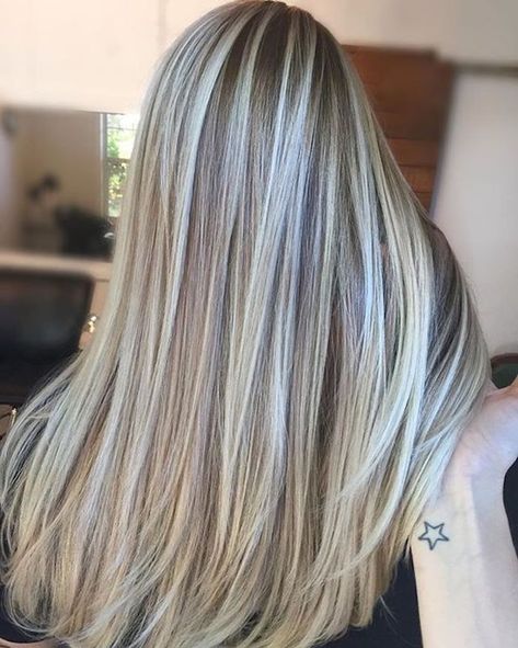 shiny-light-brown-hair-with-blonde-highlights-in-light-blonde-or-platinum-hand-with-star-tattoo-holds-a-strand Grey Hair Wig, Rambut Brunette, Frosted Hair, Platinum Blonde Highlights, Long Brunette Hair, Brown Hair With Blonde Highlights, Brown Blonde Hair, Ombre Hair Color, Long Blonde