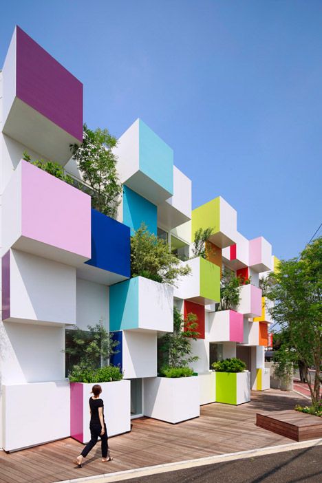 Trees sprout out of the rainbow-coloured cubes that make up the facade of this bank in Japan Colorful House Exterior, Colorful Architecture, Architecture Cool, Colour Architecture, Colourful Buildings, Color Psychology, Japan Design, Facade Architecture, Facade Design