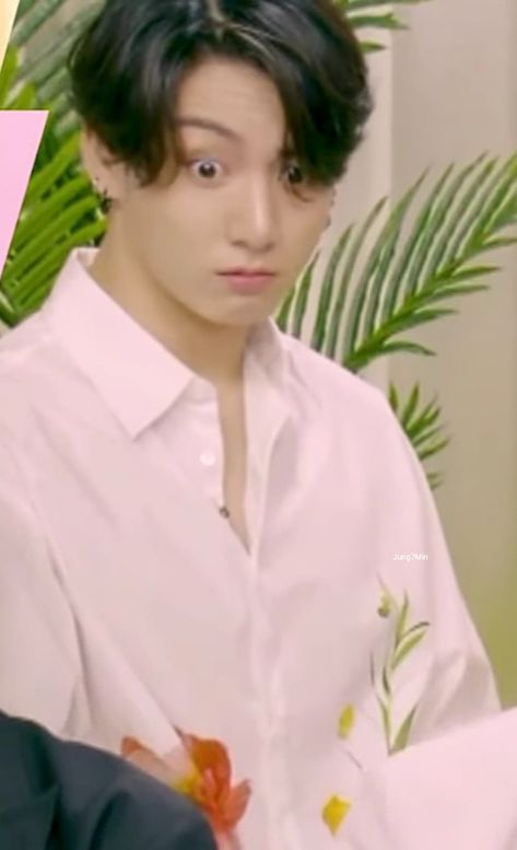 Jungkook Furrowed Eyebrows, Jungkook Raised Eyebrow, Jungkook Raising His Eyebrow, Jungkook Eyebrows Raise, J-hope Boyfriend Material, Radio Disney, Raised Eyebrow, Bts Meme, Evil Eyes