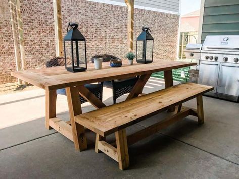 50 Budget-Friendly DIY Outdoor Furniture Projects | Decor Home Ideas Diy Crib Mattress, Massive Table, Outdoor Dining Table Diy, Diy Patio Table, Diy Picnic Table, Farmhouse Table With Bench, Picnic Table Plans, Kitchen Table Bench, Diy Crib