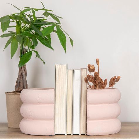 Adorable pink bookends for your home library, home office, or college dorm Decorative Bookends, Terracotta Vase, Diy Ceramic, Clay Crafts Air Dry, Diy Pottery, Ceramics Projects, Diy Clay Crafts, Summer Crafts, Diy Clay