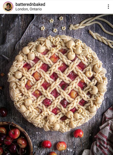 Apple Pie Designs, Braided Pie Crust, Creative Pie Crust, Pretty Pie Crust, Fancy Pie Crust, Pie Crust Art, Pie Inspiration, Beautiful Pie Crusts, Creative Pies