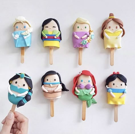 Princess Cakesicles, Princess Cake Pops, Cakesicles Ideas, Cute Disney Princess, Popsicles Cake, Disney Princess Cake, Disney Desserts, Savory Cakes, Rainbow Food