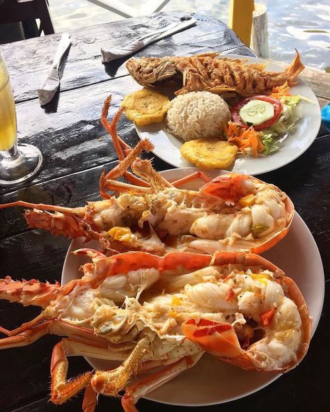 Delicious Food Images, Dinner At Beach, Maldives Food, Aesthetic Maldives, Fresh Seafood Market, Seafood Shack, Delicious Food Image, Food Beach, Tropical Food