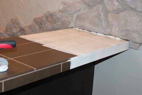 give ugly tile countertops a transformation Paint Tile Countertops, Diy Concrete Counter, Diy Wood Countertops, Tile Countertop, Tile Countertops Kitchen, Paint Tile, Kitchen Technology, Painting Ceramic Tiles, Plywood Cabinets