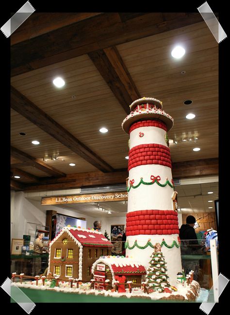 Gingerbread Lighthouse | I just love ... Gingerbread Lighthouse, Making Gingerbread Houses, Cracker House, Gingerbread House Designs, All Things Gingerbread, Cookie House, Edible Crafts, Christmas Gingerbread House, Christmas Sweets