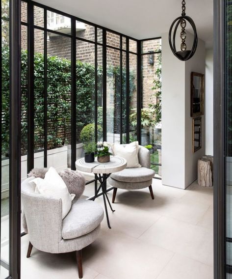 Home That Gives Off The Feeling Of Calmness While Retaining an Elegant Look | Decoholic Glass Box Extension, Louise Bradley, Box Extension, Garden Room Ideas, Urban Retreat, Three Season Room, London Townhouse, Glass Extension, Parisienne Chic