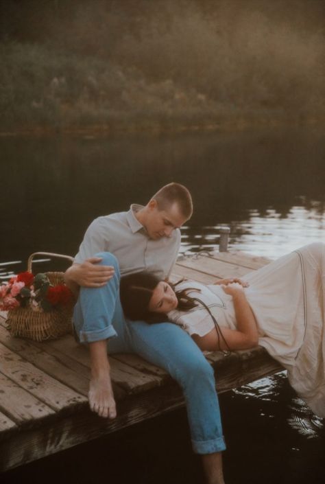 Romantic couples session with a canoe in Huntsville, Utah Kayak Photoshoot Couple, Lake Dock Couple Photoshoot, Tipsoo Lake Engagement, Lake Side Pre Wedding Shoot, Dock Couples Photoshoot, Boat Dock Couples Photos, Couple Canoe Pictures, Lakeside Couple Photoshoot, In Water Engagement Pictures