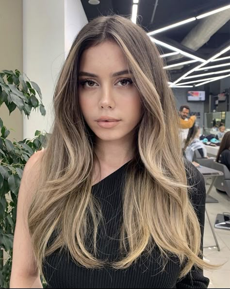 Blonde Sombre, Balayage Straight Hair, Germany Wedding, Beige Blonde Hair, Beige Blond, Brown Hair Looks, Blonde Hair Inspiration, Honey Hair, Beauty Hair Makeup