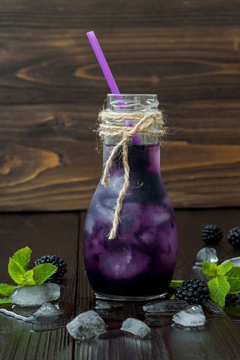 Best Mojito Recipe, Blackberry Mojito, Vodka Mojito, Blackberry Drinks, Purple Food, Mojito Recipe, Mixed Drinks Recipes, Cocktail Drinks Recipes, Pretty Drinks