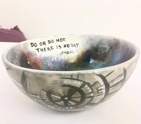 Star Wars Pottery Painting, Star Wars Pottery, Star Wars Ceramics Ideas, Star Wars Ceramics, Art Cafe, Star Bowl, Star Wars Painting, Color Me Mine, Hand Painted Pottery