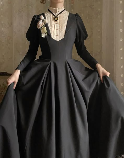 Old Fashioned Dresses Vintage, Victorian Dress Aesthetic, Black Victorian Dress, Victorian Dress Gown, Gothic Victorian Dresses, Shopping Link, Op Dress, Old Fashion Dresses, Concept Clothing