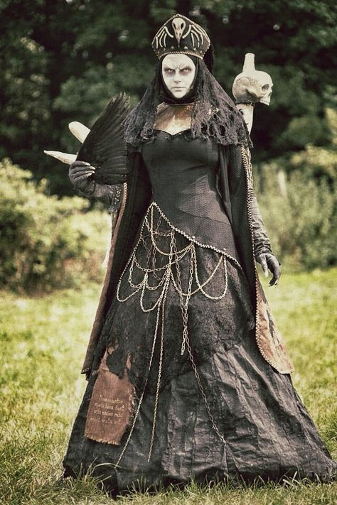 Witch Costumes, Larp Costume, 다크 판타지, Witch Costume, Fantasias Halloween, Living Dead, Fantasy Costumes, Fantasy Fashion, Costume Halloween