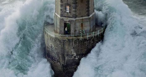 Is the La Jument Lighthouse Photo Real? | Snopes.com Giant Waves, Huge Waves, Lighthouse Photos, Famous Pictures, Brittany France, Perfectly Timed Photos, Life Is Strange, Life Photo, Landscape Photos