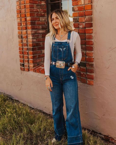 Overall Outfit, Overalls Outfit, Looks Country, Nashville Outfits, Fits Clothes, Mesh Bodysuit, Cowgirl Outfits, Boutique Fashion, Western Outfits