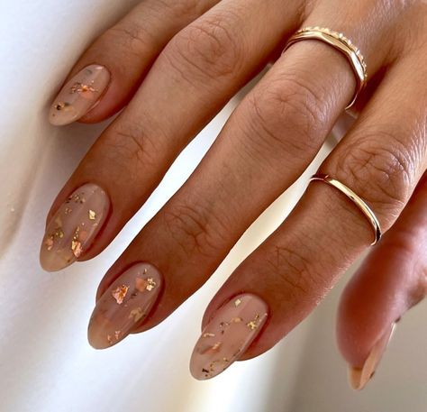 Gold Flake Manicure, Neutral Nails With Foil, Nail Ideas Foil, Nail Ideas With Gold Foil, Neutral Nails Gold Foil, Minimalist Nails Gold Foil, Foil Fall Nails, Gold Pattern Nails, Nails With Gold Flakes Short