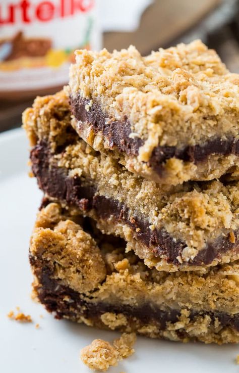 Nutella Fudge Bars Bars With Oatmeal, Oatmeal Cookie Crust, Oatmeal Fudge Bars, Oatmeal Chocolate Chip Bars, Nutella Fudge, Fudge Ingredients, Nutella Desserts, Oat Crumble, Fudge Bars