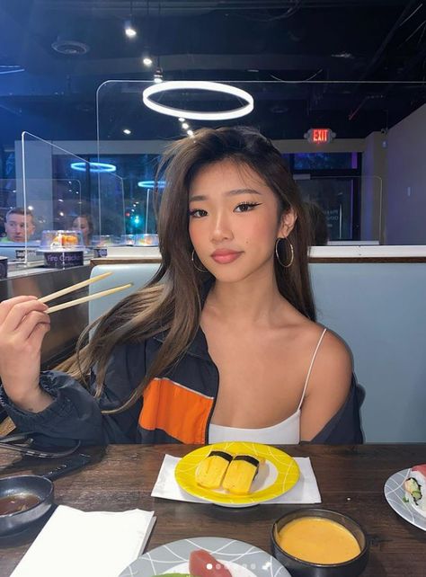 Abg Instagram Photos, Abg Aesthetic Outfits, Sandy Diana Bang, Abg Makeup, Eva Miller, Restaurant Pictures, Very Aesthetic, Cute Makeup Looks, Posing Guide