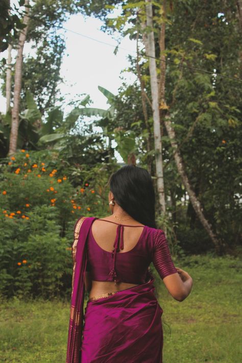 Saree Asthetics Poses, Instagram Saree Photo Ideas, Sadi Pic Pose, Tamil Girls Saree Look, Saree Asethic Pic, Saree Asthetics, Saree Aesthetic Photoshoot, Telugu Aesthetic, Saree Aesthetics