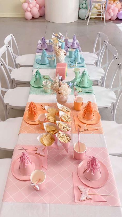 Pastel Color Party Ideas, Pastel Party Table Decor, Rainbow Table Set Up, Pastel Table Setting Birthday Parties, Rainbow Birthday Party Table Set Up, Kids Rainbow Party Table, Unicorn Party Table Setting, Rainbow Party Table Decor, Kids Birthday Party Table Set Up