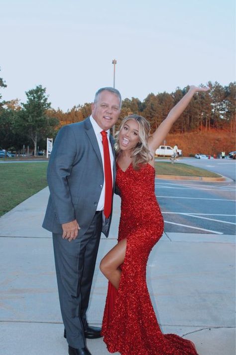 Red Prom Pictures, Tux For Prom, Homecoming Couples Outfits, Homecoming Couples, Homecoming Pics, Fluorescent Adolescent, Dance Pic, Prom Mermaid, Red Party Dress