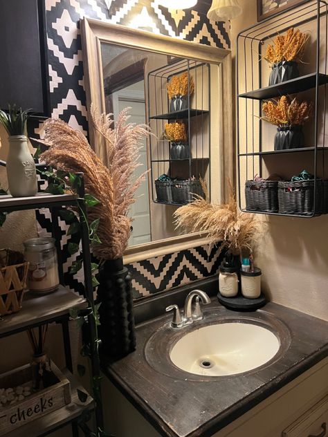 Boho Western Bathroom, Western Boho Decor, Cowboy Bathroom, Western Bathrooms, Western Bathroom Decor, Neutral Inspiration, Western House, Western Bathroom, Boho Bathroom Ideas