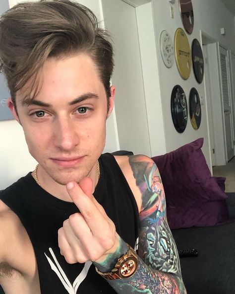 Luke Holland (@lukehollandd) • Instagram photos and videos Luke Holland, Falling In Reverse, Man Candy, Music Love, Holland, Instagram Photos, Photo And Video, Instagram