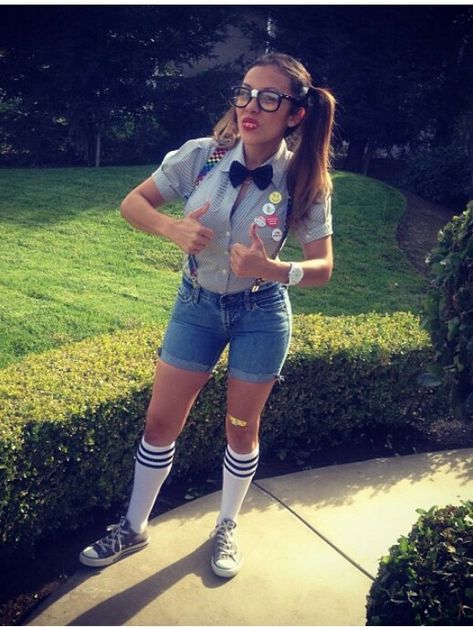 Nerd costume | Halloween Nerd Girl Costume, Nerd Costume Ideas For Women, Nerd Outfits Spirit Week, Nerd Outfit Ideas, Nerd Girl Outfit, Nerd Costume Diy, Girl Nerd Costume, Cute Nerd Outfits, Geek Girl Outfit