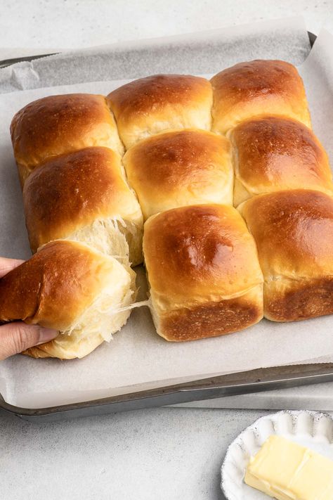 Fluffy Bread Rolls, Yeast Bread Rolls, Milk Buns, Fluffy Bread, Japanese Milk Bread, Milk Bread Recipe, Milk Bun, Perfect Bun, Buns Recipe