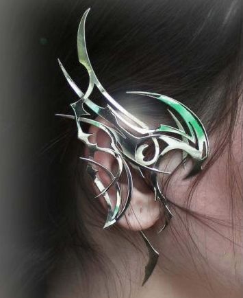 cybercore earrings futuristic Prop Concept, Destiny Child, Accessories 2022, Art Cyberpunk, Cybercore Aesthetic, Accessory Inspo, Dragon Earrings, Cyberpunk Aesthetic, Cyberpunk Fashion