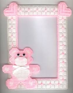 Pola Jaring, Canvas Coasters, Canvas Picture Frames, Baby Picture Frames, Frame Pattern, Plastic Canvas Coasters, Plastic Canvas Stitches, Plastic Canvas Ornaments, Teddy Bear Pictures