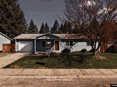 60's Houses Exterior, Midwest Suburbs Aesthetic, Old Neighborhood Aesthetic, One Story House Aesthetic, 80s Suburban Aesthetic, Midwest House Interior, One Story Suburban House, Poor Neighborhood Aesthetic, 80s Suburban Home