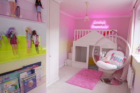 Barbie Themed Room, Barbie Room Decor, Barbie Rooms, Celebrity Bedrooms, Boy And Girl Shared Bedroom, Dream House Bedroom, Barbie Bedroom, Barbie Kids, Barbie Room