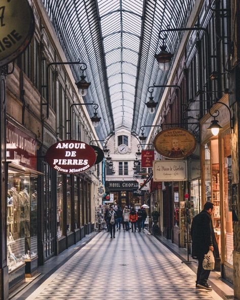 Passage Architecture, Vintage Paris Map, Paris Walking Tour, Coffee In Paris, Old Market, Paris Travel Tips, How To Order Coffee, Old Paris, Royal Residence