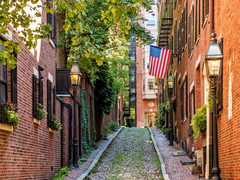 Boston walks: 10 perfect ones for warmer weather - Curbed Boston Places To Visit In Boston, Beacon Hill Boston, Places In Boston, Visiting Boston, Boston Things To Do, Lijiang, Fenway Park, Beacon Hill, Old Street